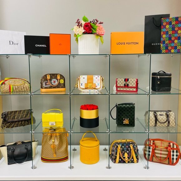 PRELOVED, AUTHENTIC, LUXURY - Picture 2 of 16